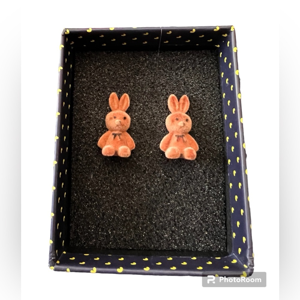 Bunny stud earrings fuzzy bunny NWT in gift box